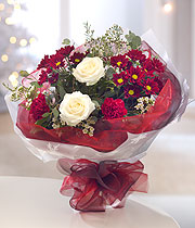 Christmas bouquet, white roses and red daisies
