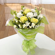 A bouquet of yellows roses and white daisies